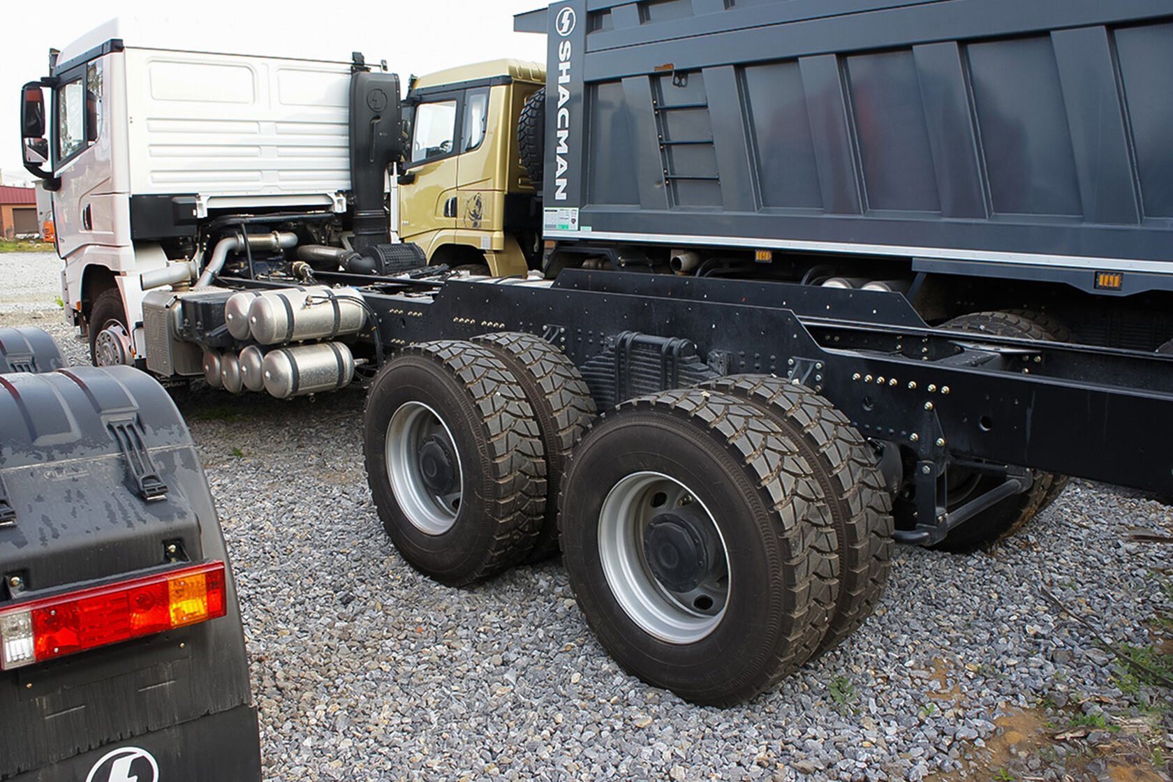 Шасси Shacman X5000, 6 × 4, 430 л. с. - изображение 1