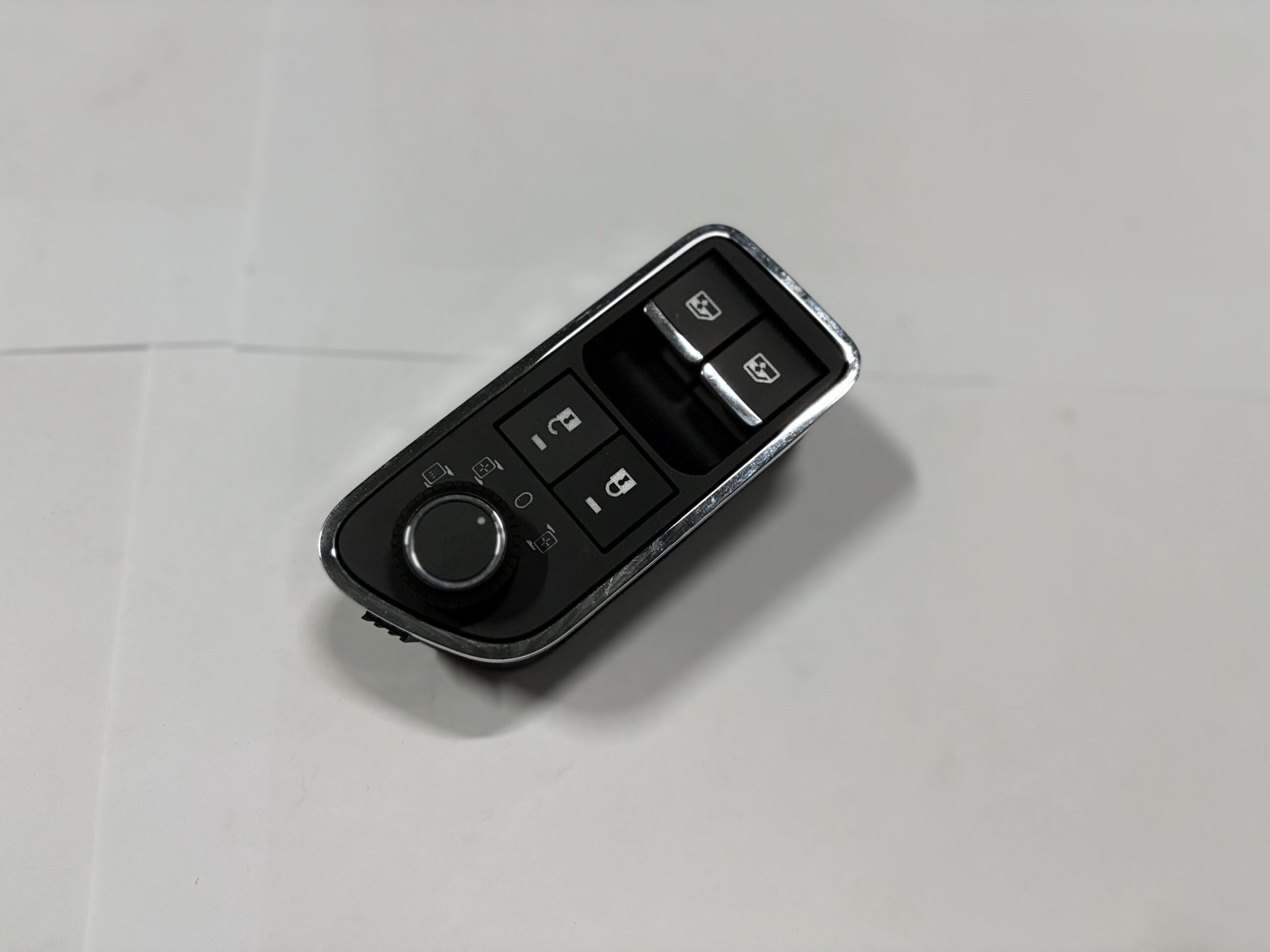 Блок управления дверьми SHACMAN SHAANXI Х3000 - изображение 1