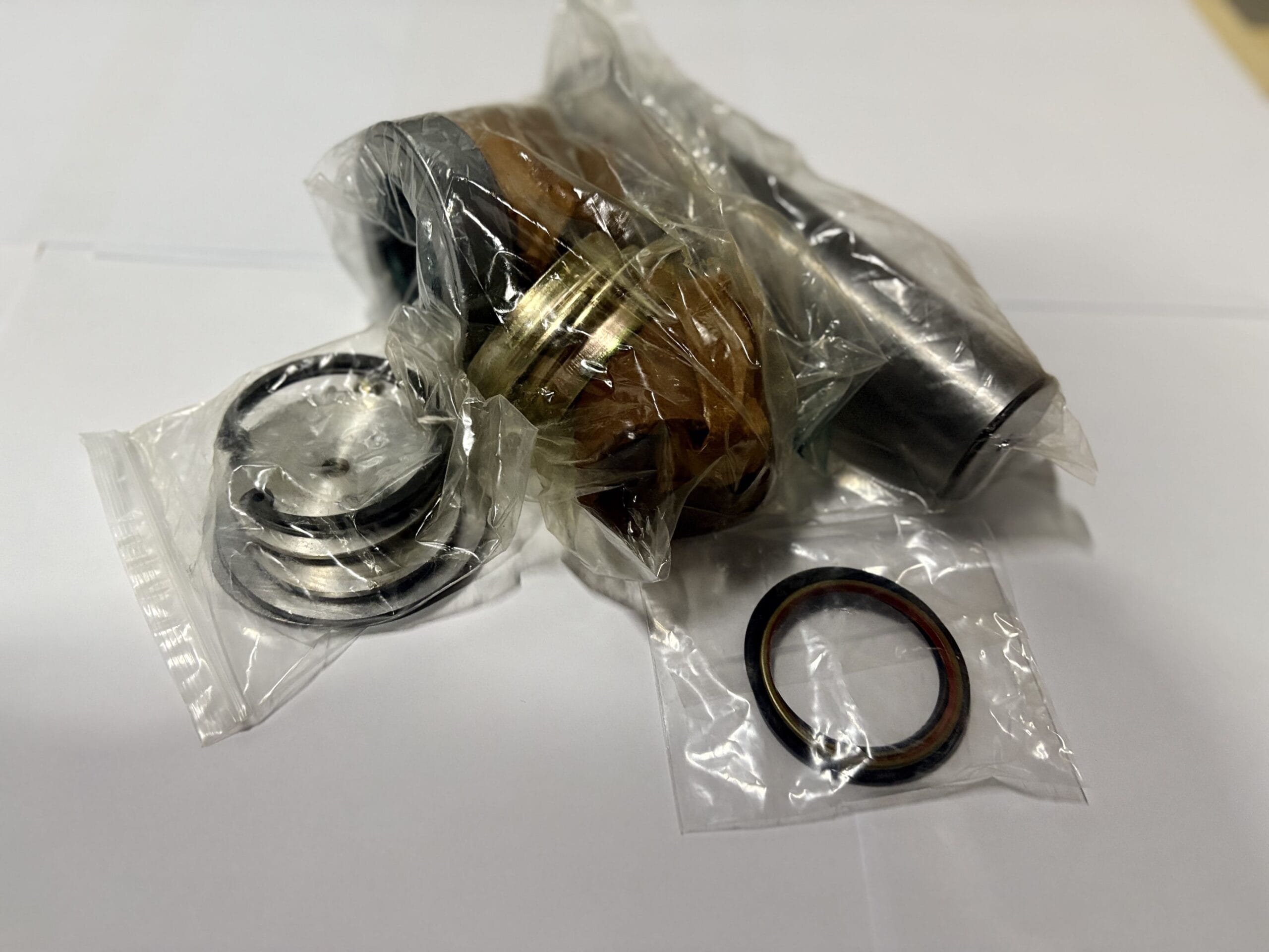 Комплект шкворня ремонтный FHD900094103570-1 - изображение 1