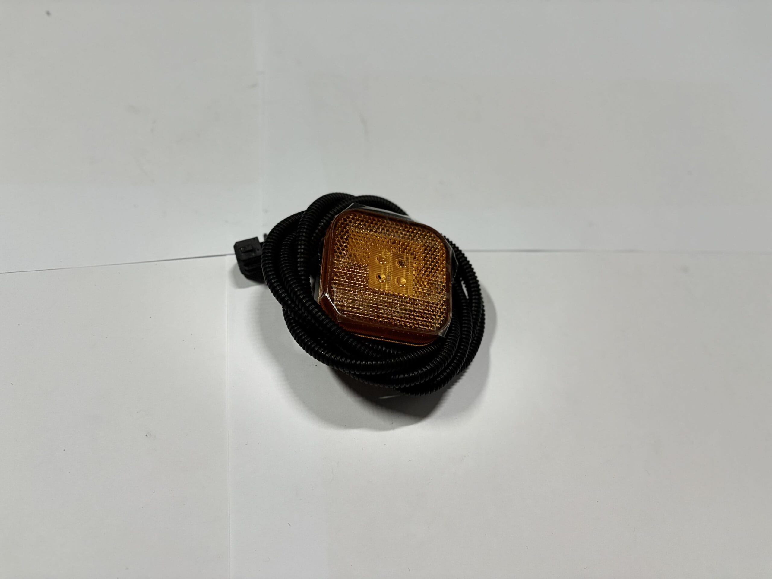 Фонарь габаритный боковой (в бразговик) - изображение 1